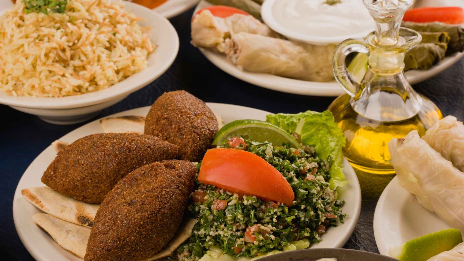 Variedade de pratos árabes